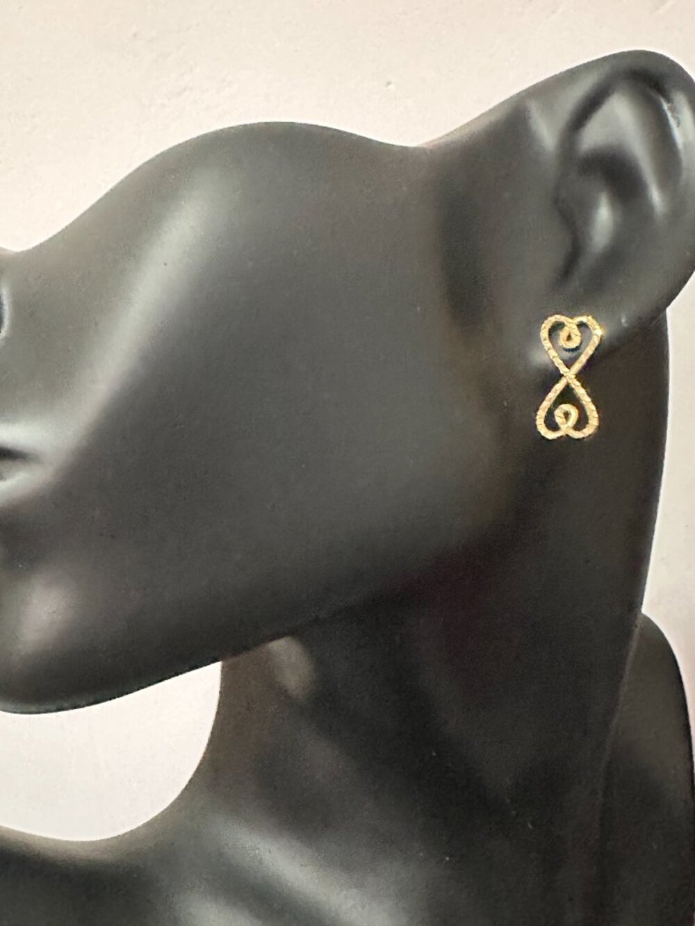 18K Gold Earrings Post Infinity 1.75 grams - Picture 10 of 11